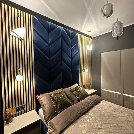 Golden Eagle Luxury - Granary Island- Old Town