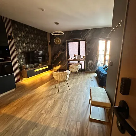 Golden Eagle Luxury - Granary Island- Old Town