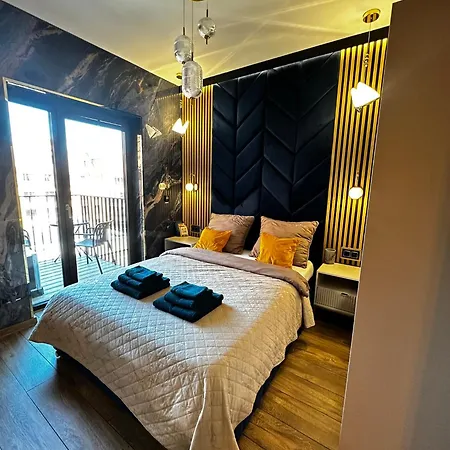 Golden Eagle Luxury - Granary Island- Old Town Apartment