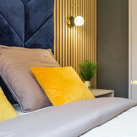 Golden Eagle Luxury - Granary Island- Old Town *