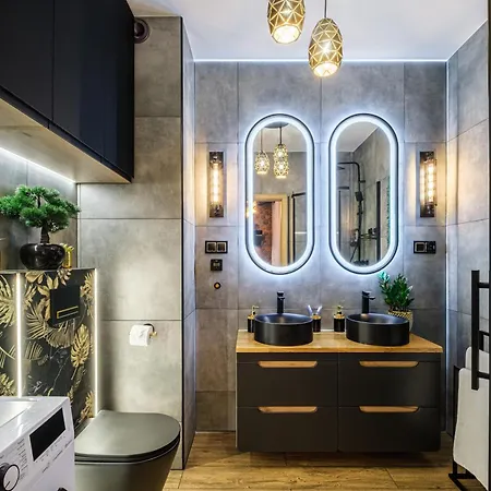 Golden Eagle Luxury - Granary Island- Old Town