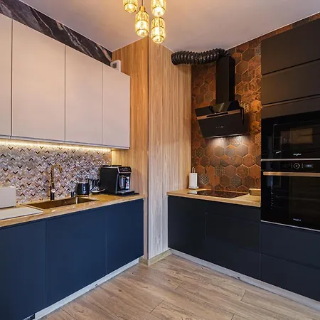 Golden Eagle Luxury - Granary Island- Old Town