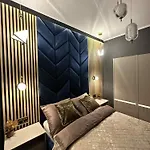 Golden Eagle Luxury - Granary Island- Old Town