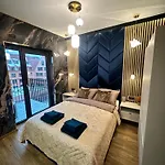 Golden Eagle Luxury - Granary Island- Old Town